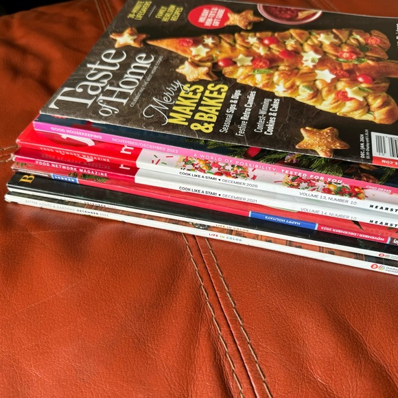 Holiday Bundle of 7 Magazines - Picture 2 of 9